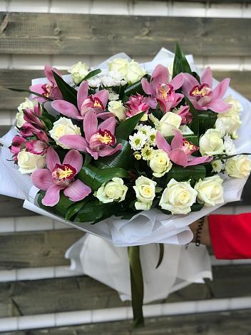 Букет цветов из: Розы и Хризантемы в Никольском