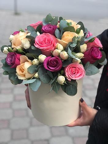 Цветочная композиция из Розы в шляпной коробке в Никольском