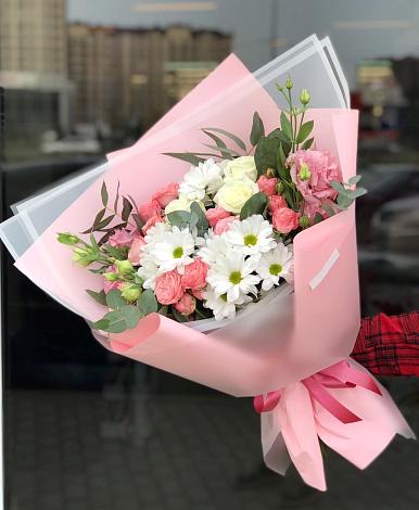 Букет цветов из: Розы, Лизиантусы и Хризантемы в Никольском